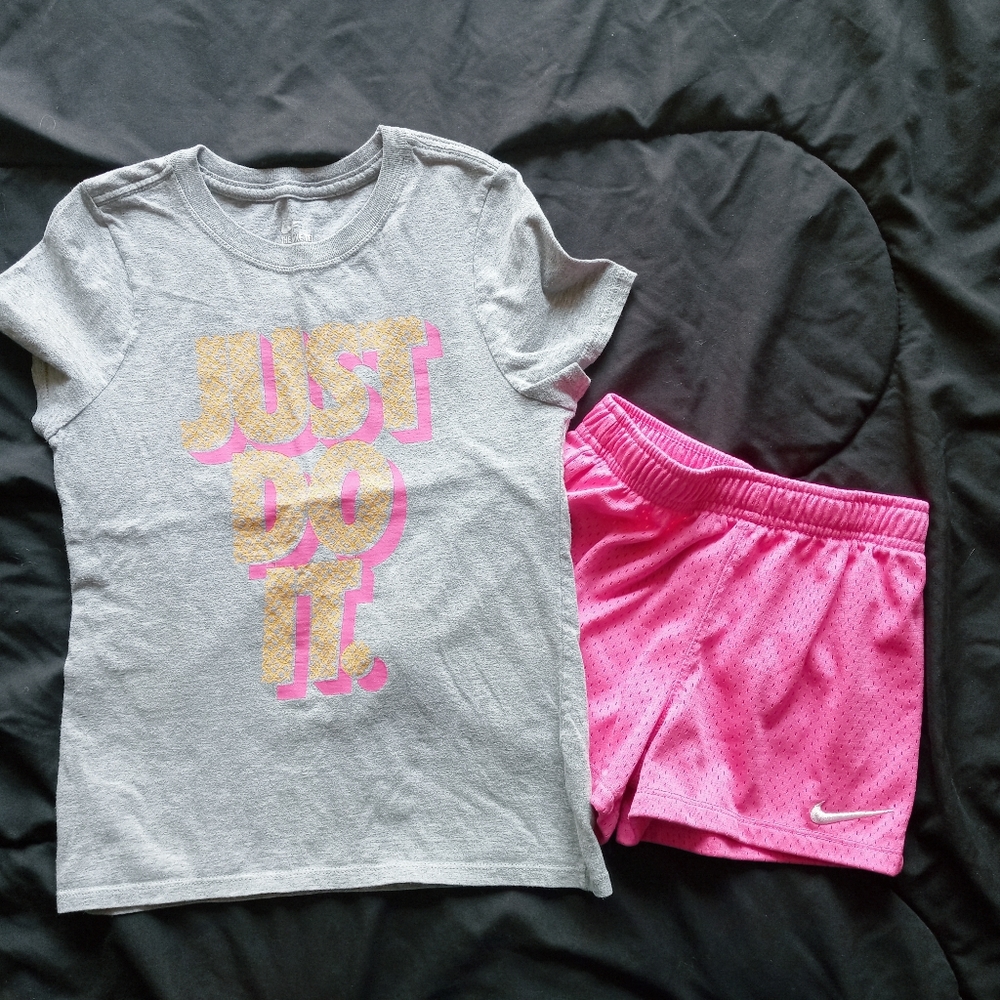 Nike 2 pc set.